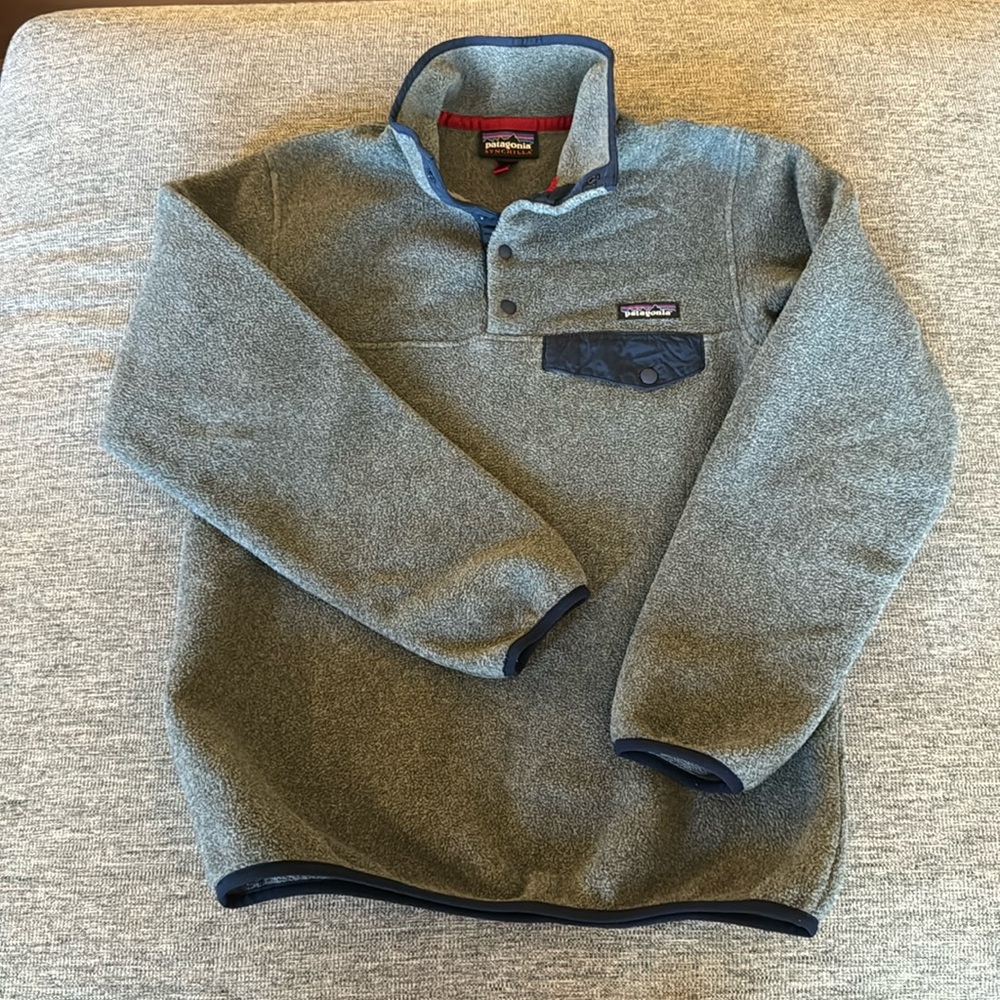 Patagonia Synchilla Dark Grey with blue